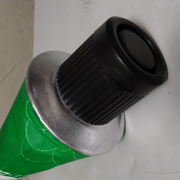 Really Cool Wasabi Tube Hanging Tissue Dispenser - Picture 6 of 11